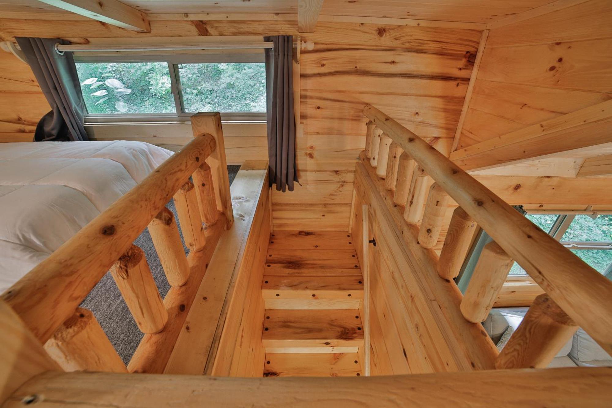 River Hot Tub & Swim Near Downtown *