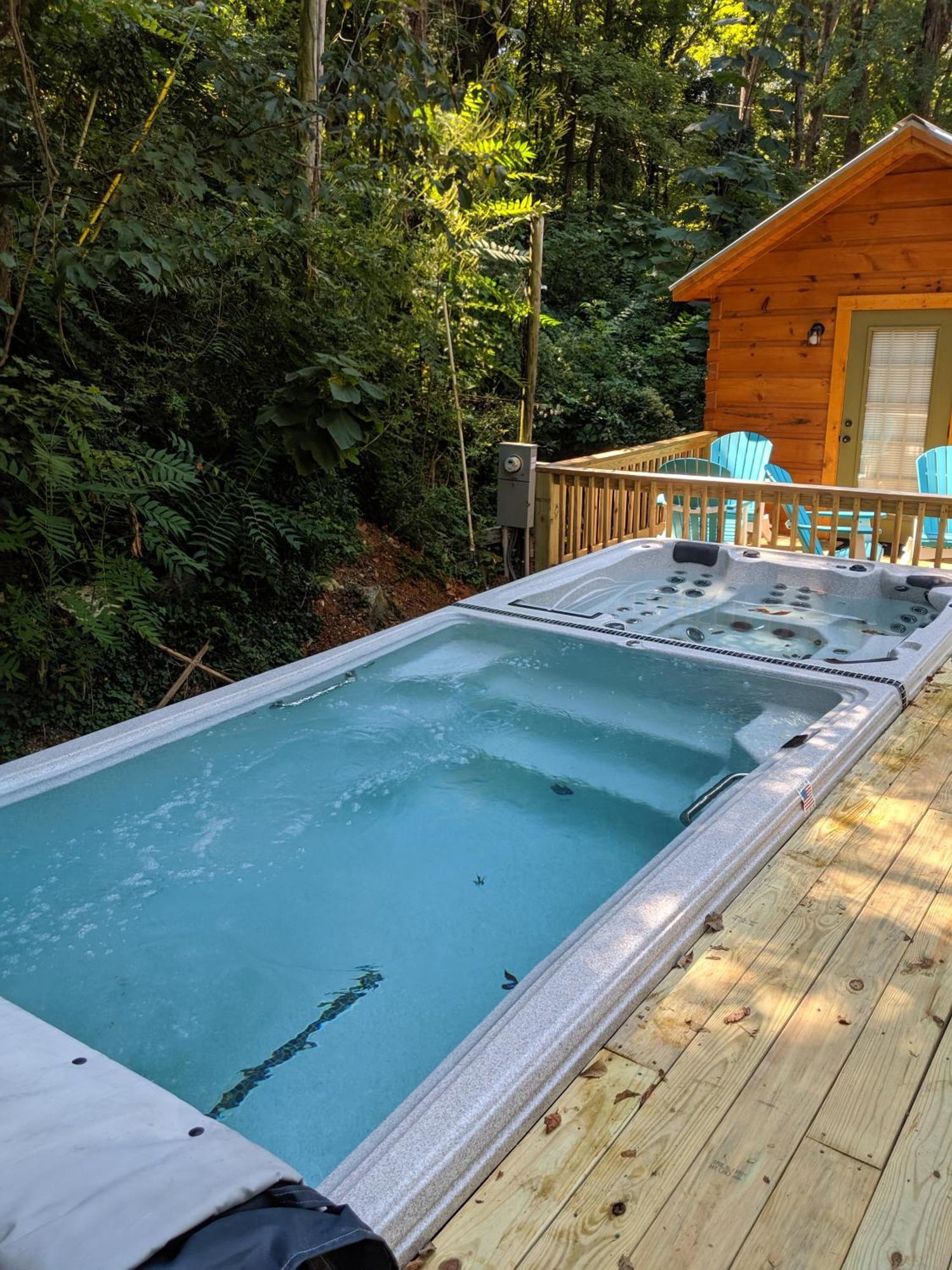 River Hot Tub & Swim Near Downtown *