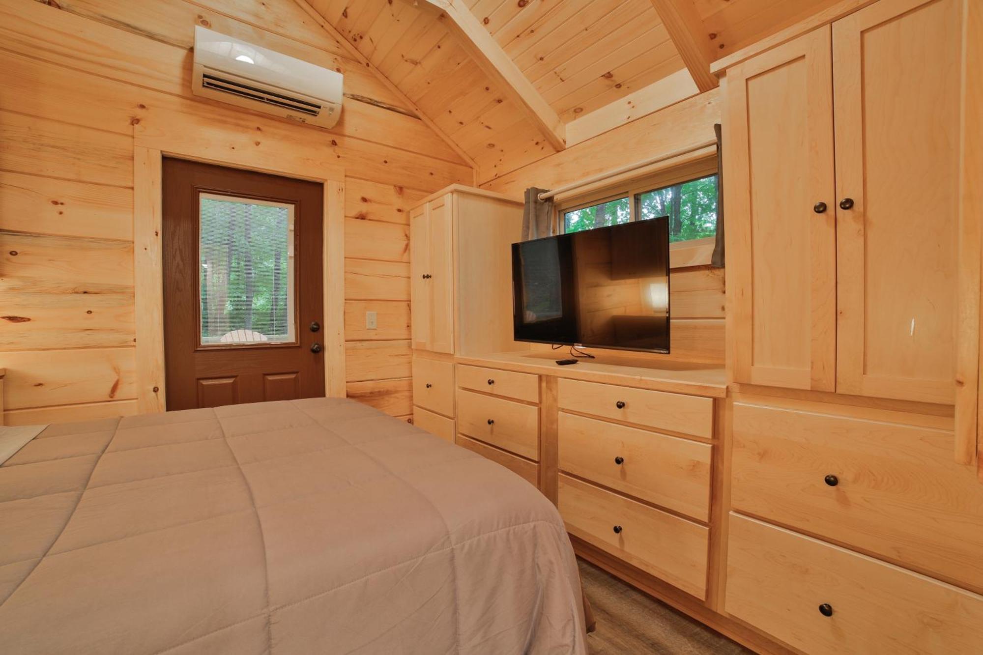 Holiday home River Hot Tub & Swim Near Downtown