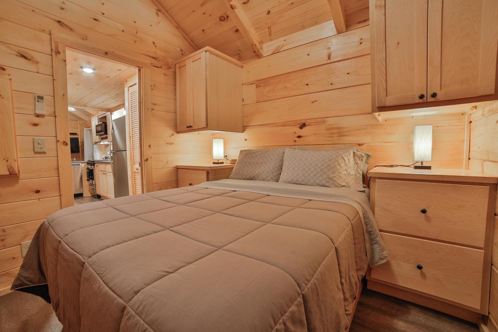 River Hot Tub & Swim Near Downtown Holiday home *