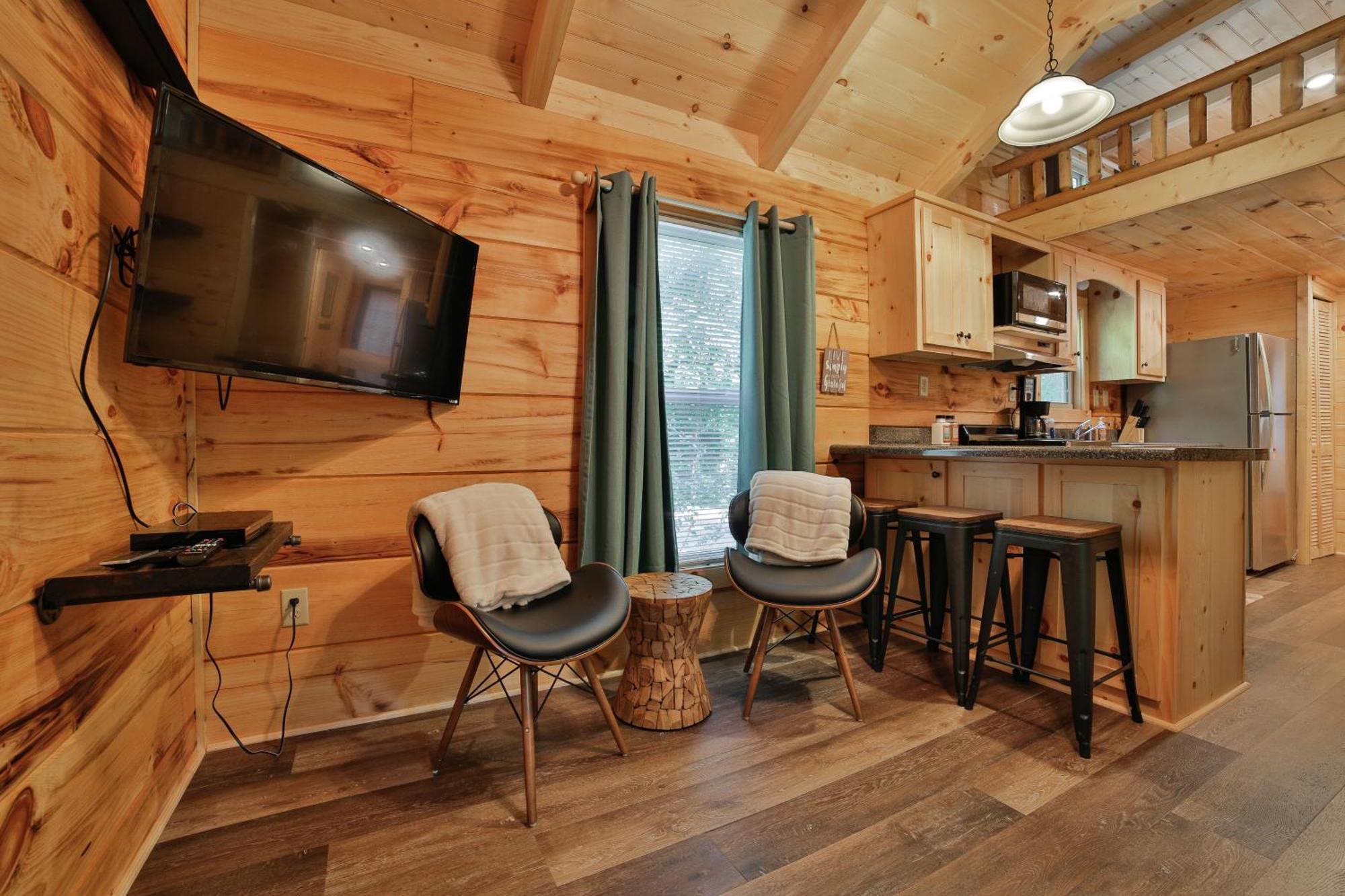 River Hot Tub & Swim Near Downtown *