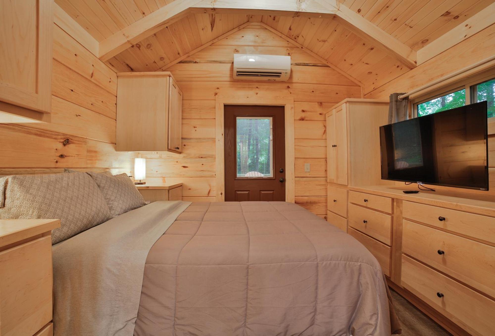 Holiday home River Hot Tub & Swim Near Downtown