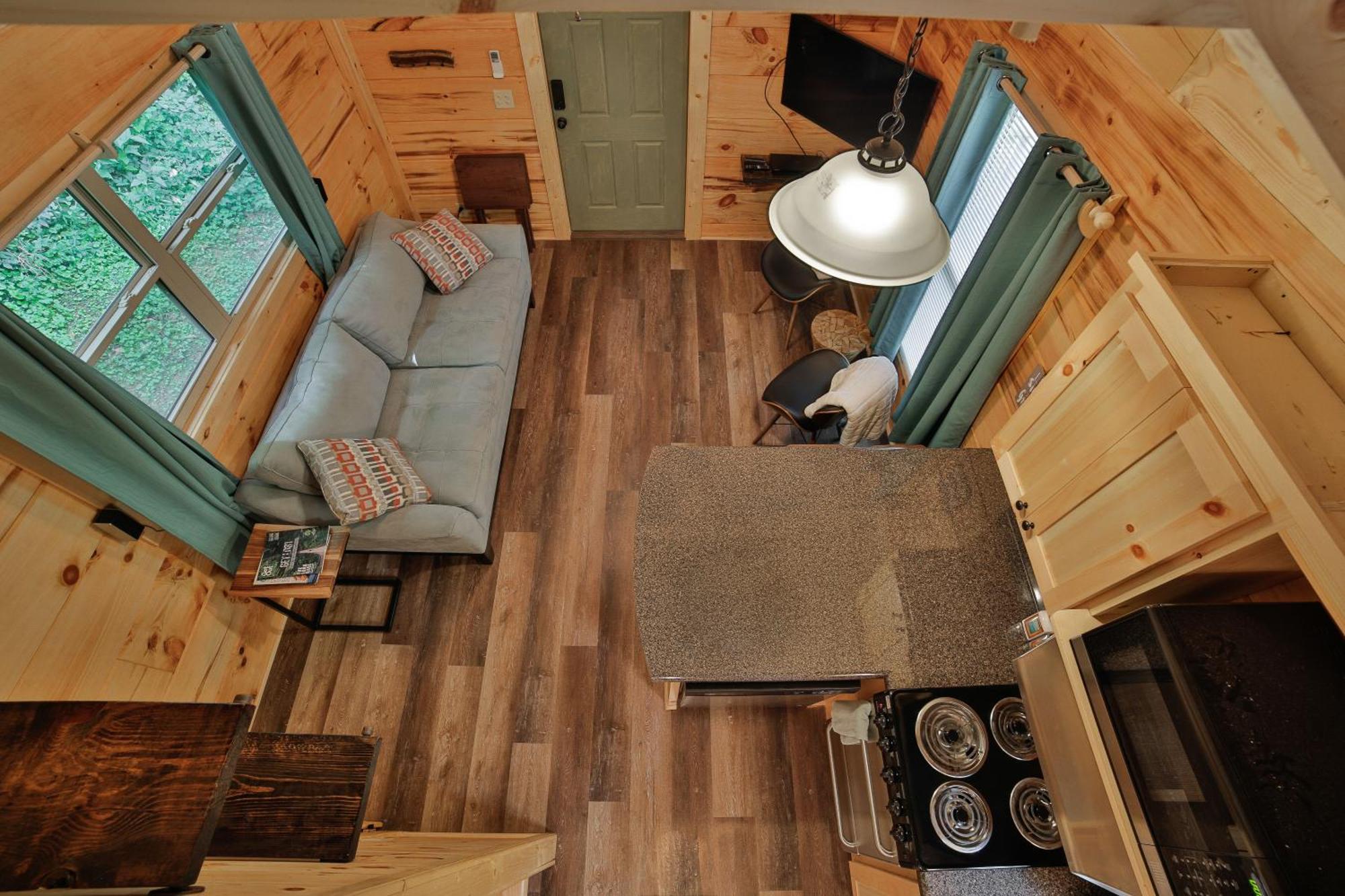 River Hot Tub & Swim Near Downtown *