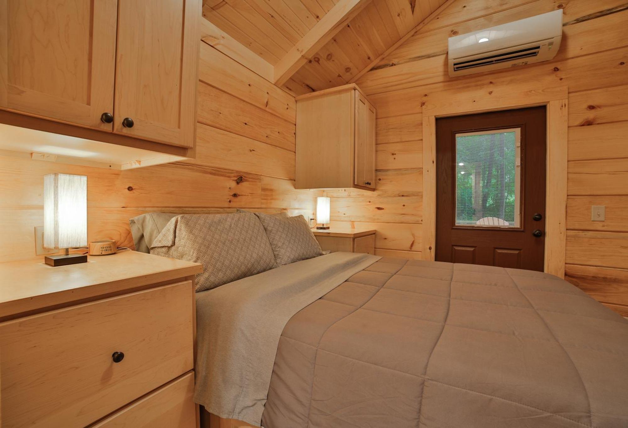 River Hot Tub & Swim Near Downtown Holiday home *