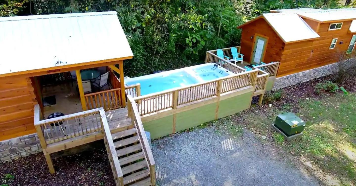 River Hot Tub & Swim Near Downtown * Chattanooga
